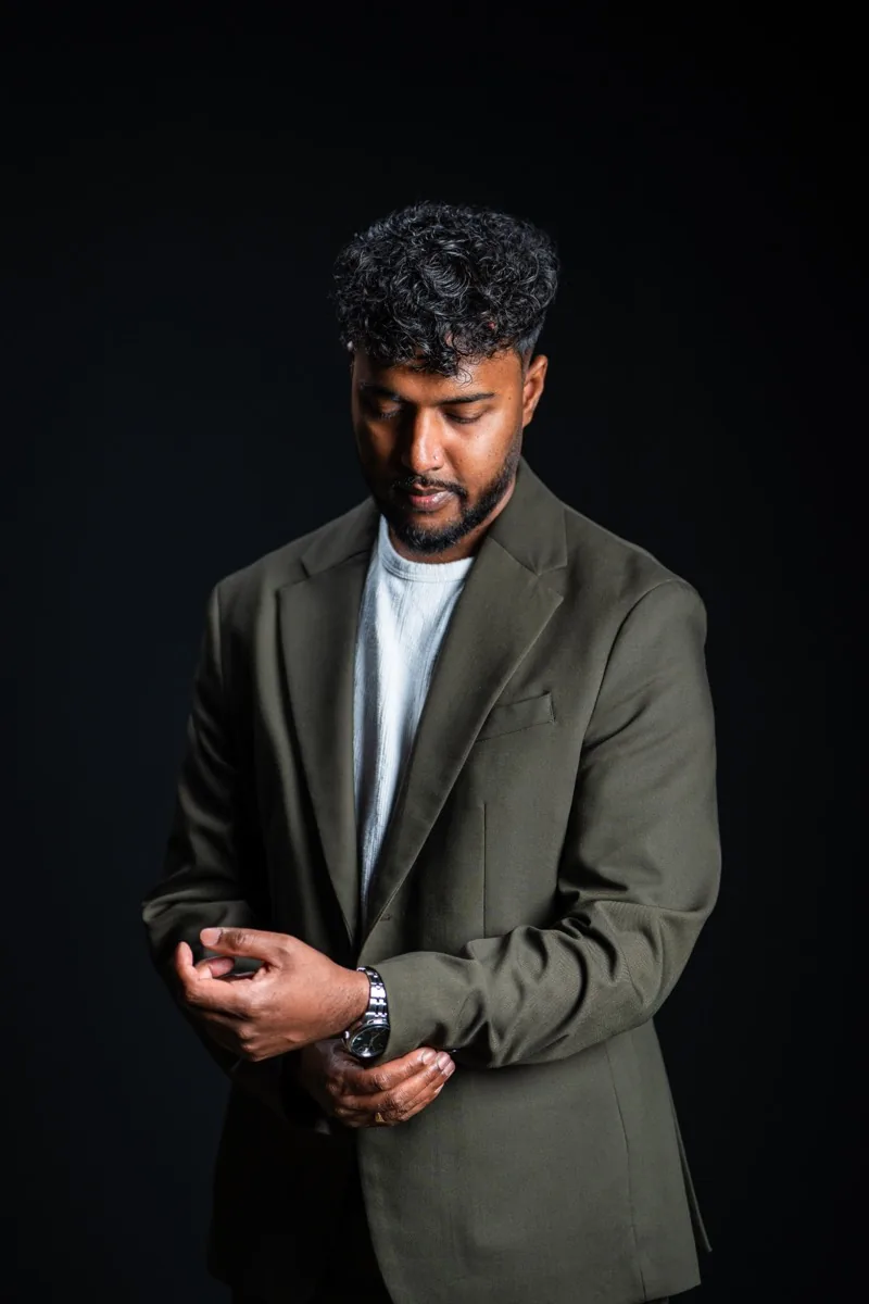 Portrait professionnel LinkedIn réalisé à Montréal par Orko Media